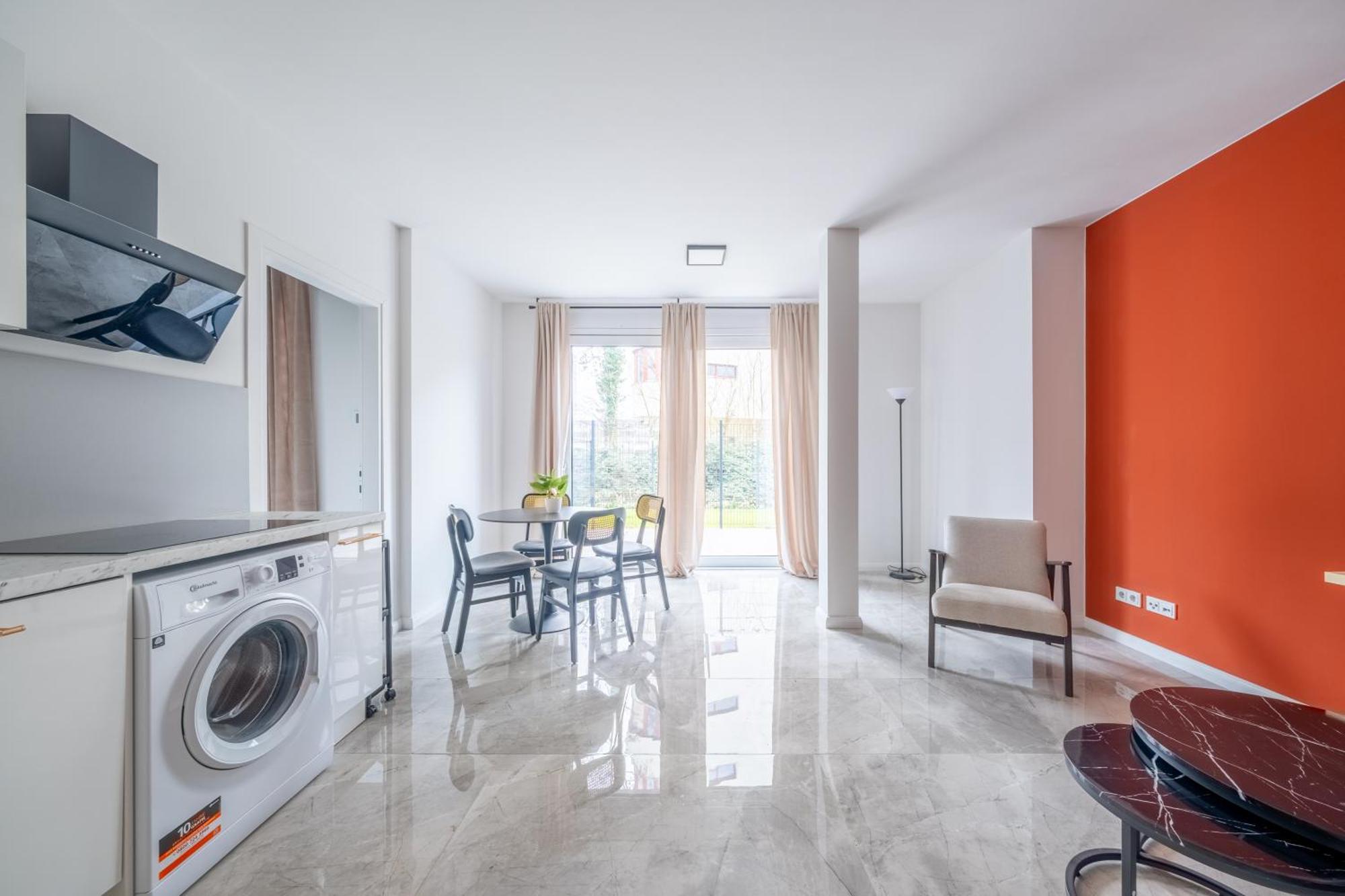 Fast Luxury Aparthotel