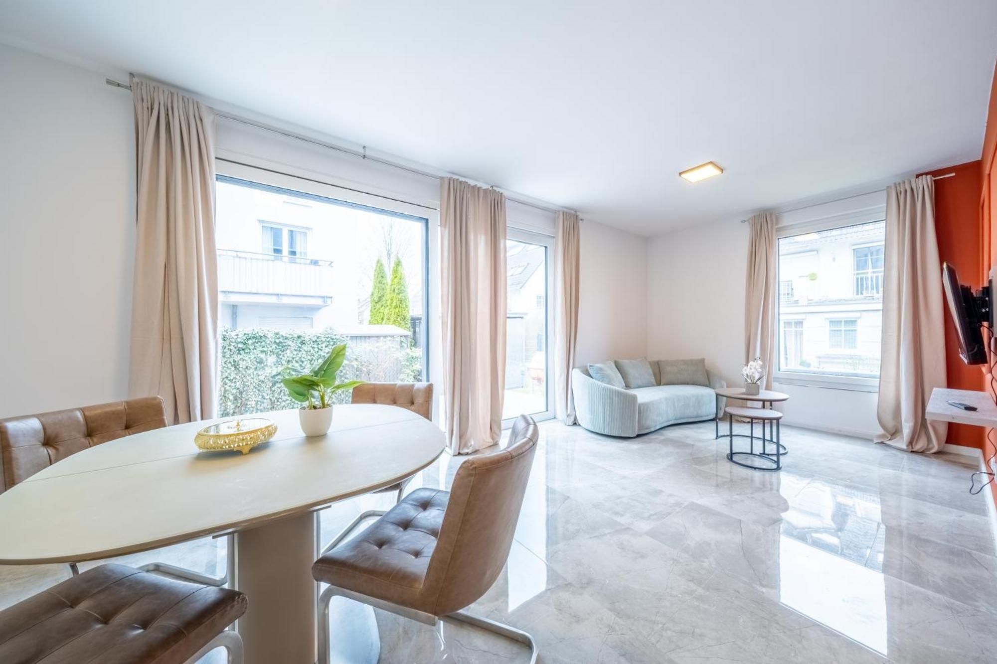 Fast Luxury Aparthotel